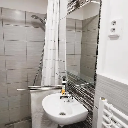 100 Apartment