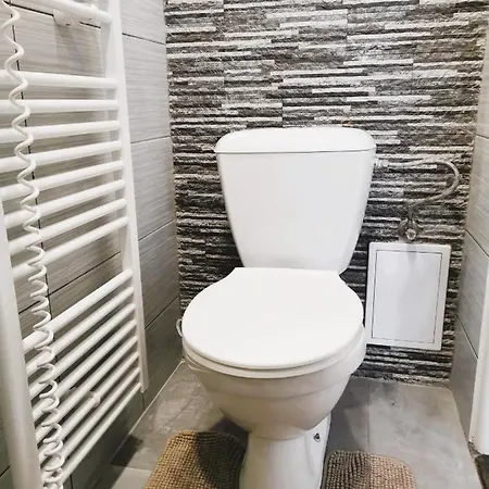 100 Apartment *