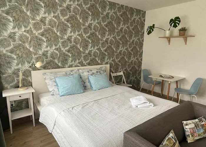 100 Apartment